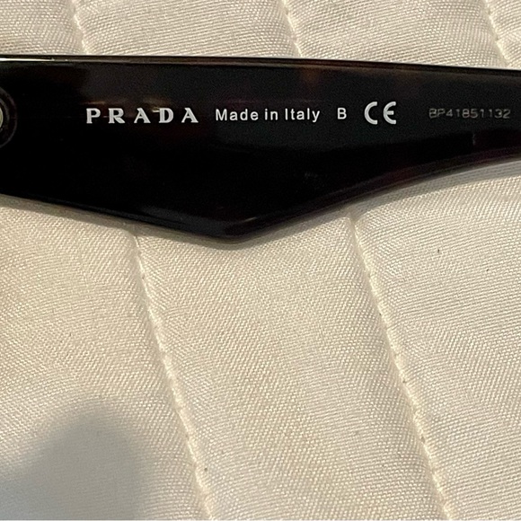 PRADA HERITAGE SUNGLASSES. WORN ONCE!!MOST WANTED STYLE❤️ - Picture 8 of 11